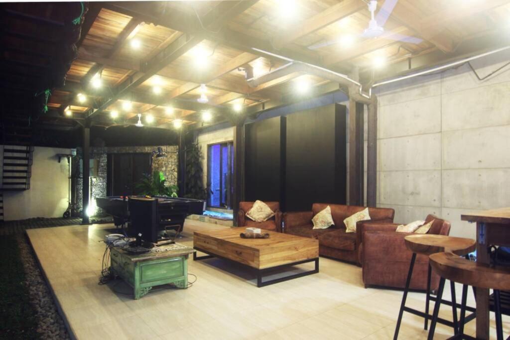 יוגיאקרטה Villa Amalura I מראה חיצוני תמונה