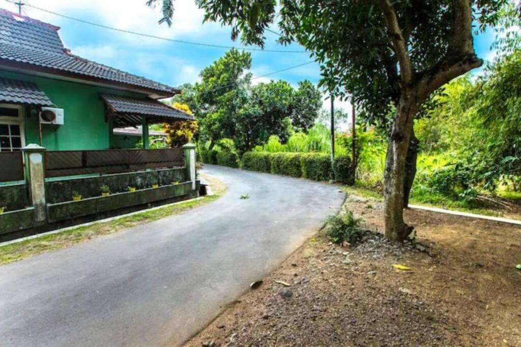 יוגיאקרטה Villa Amalura I מראה חיצוני תמונה